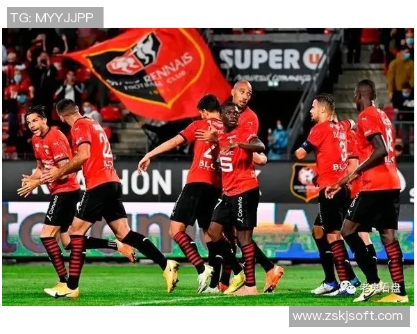 英联杯激战卢顿对曼联最终结果揭晓双方表现引人关注