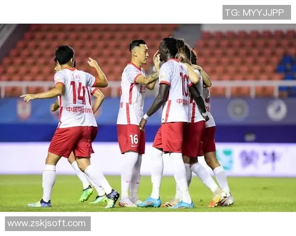 喜讯！上港金靴锋霸本月正式脱离老东家身披大连英博战袍露脸，李国旭早就对他心仪已久